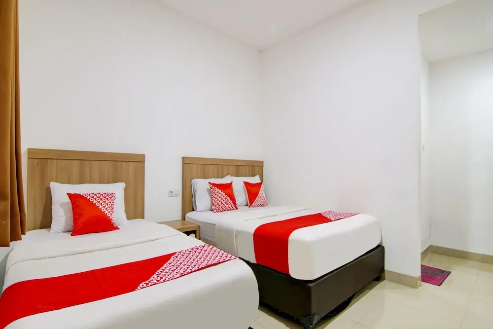 The Shine Residence by OYO Rooms