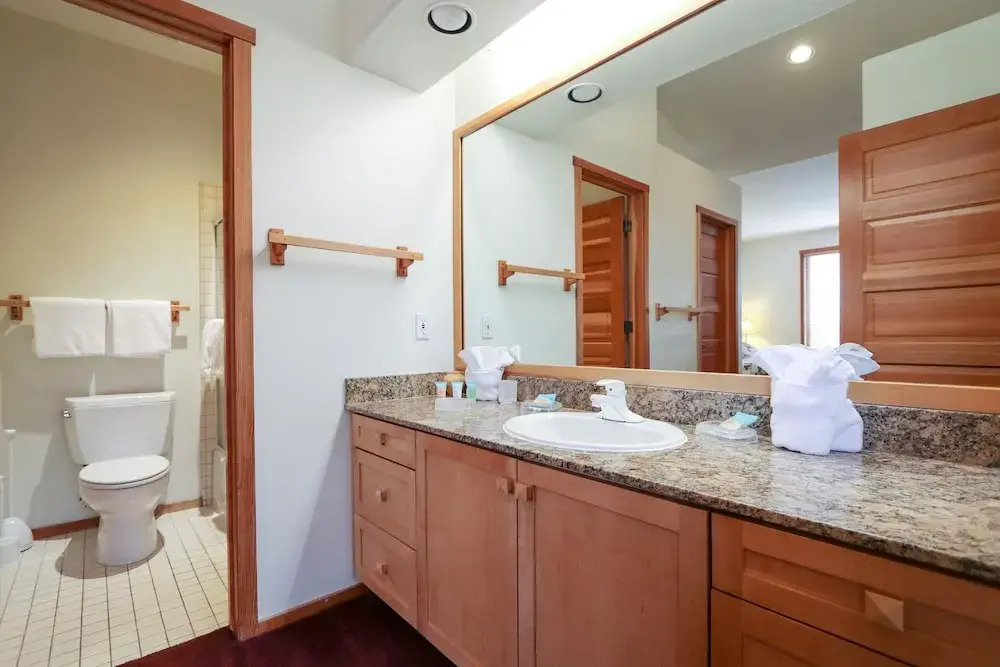 Snowcreek V 999 Mammoth Mountain Views, Private Washer Dryer, Pet-Friendly by RedAwning