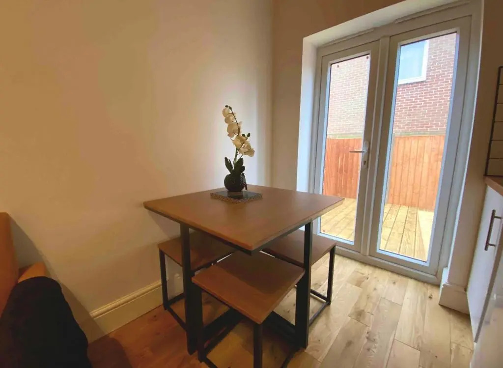 Flat 8, 10 St Johns