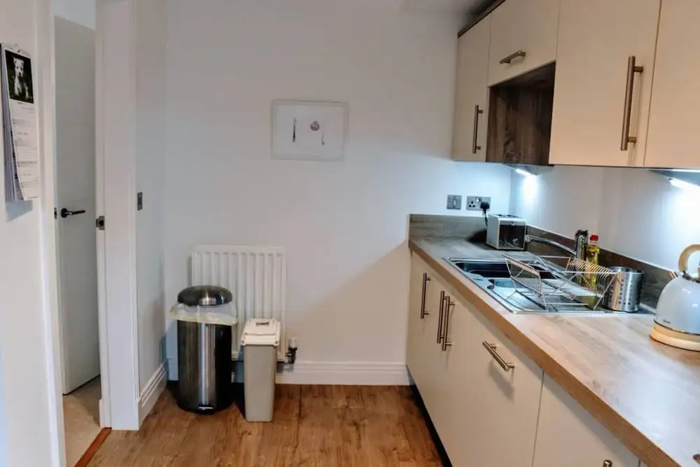 1 Bedroom Apartment With Free Parking Sleeps 2 in City Centre