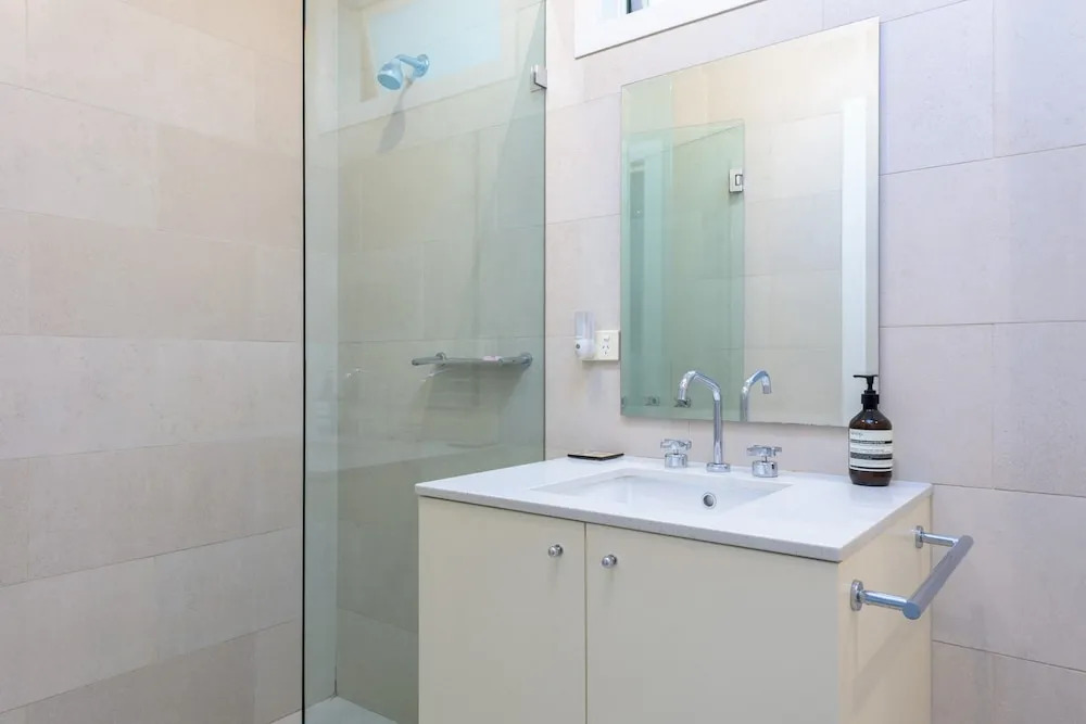 Exquisite 4 Bedroom House with Pool