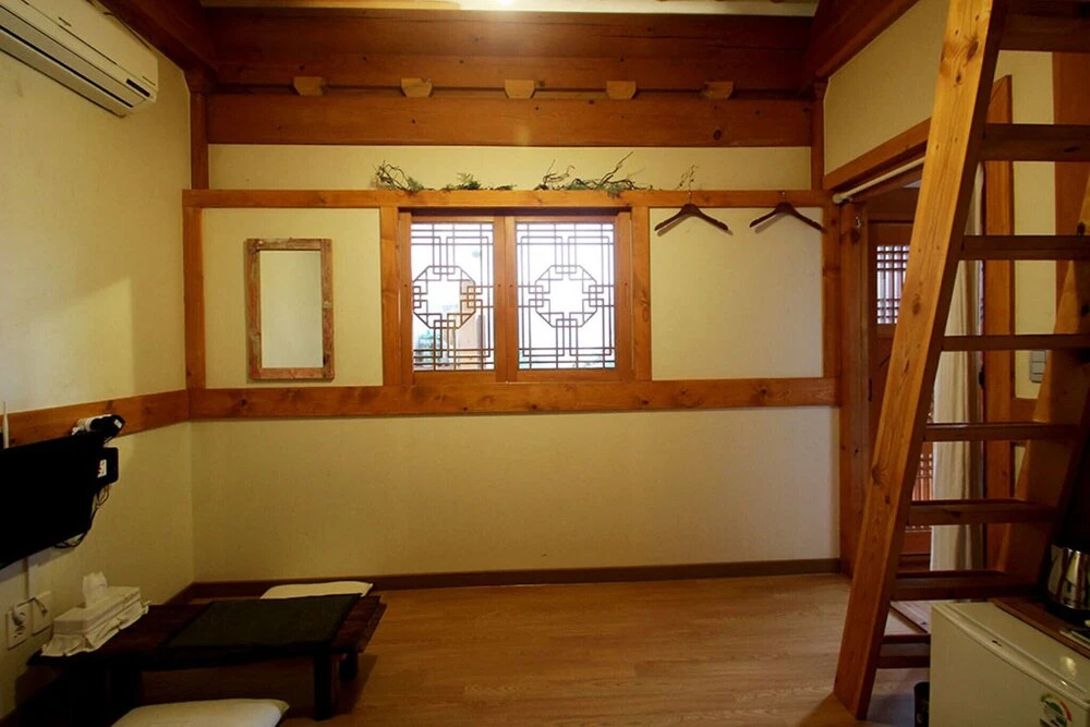 Jeonju Keun Judaengi Hanok Stay