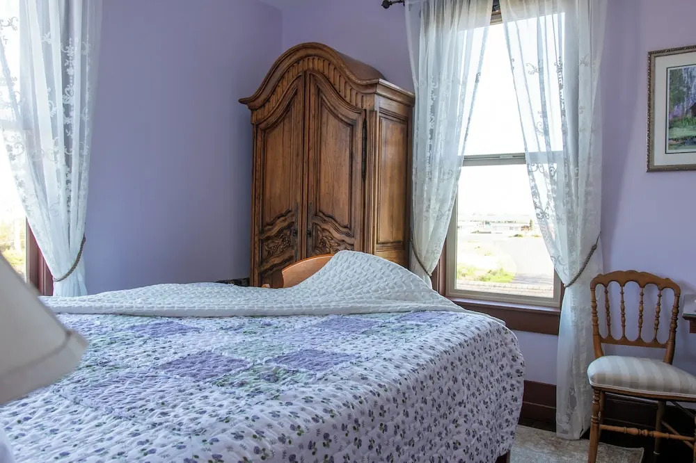 The Pearl Inn Bed and Breakfast