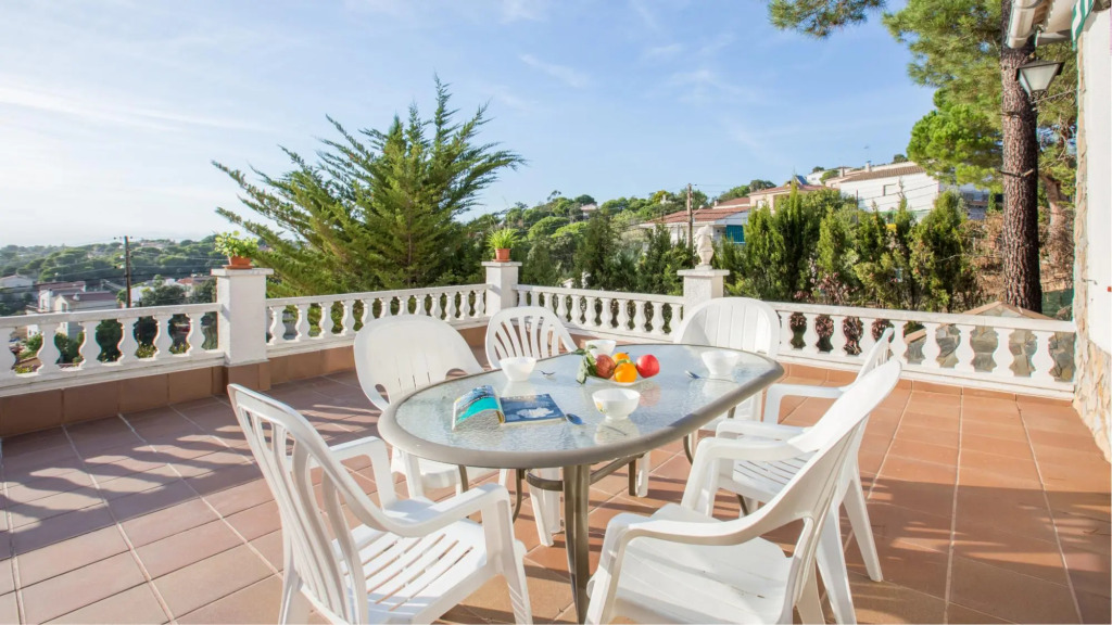 Conchi in Vidreres with 4 bedrooms and 1 bathrooms