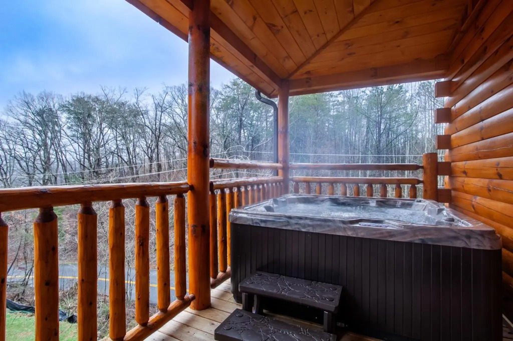 Swimming Bears Lodge 2 with Pool, Hot Tub and Theater