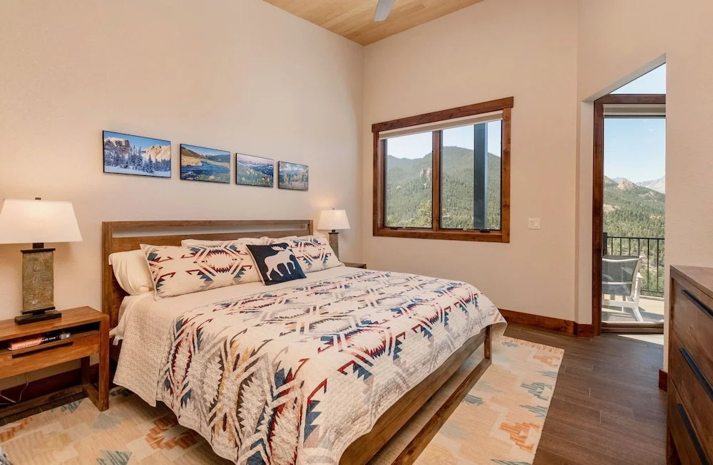 Azure Vista Vacation Home At Windcliff 3 Bedroom Home by Redawning
