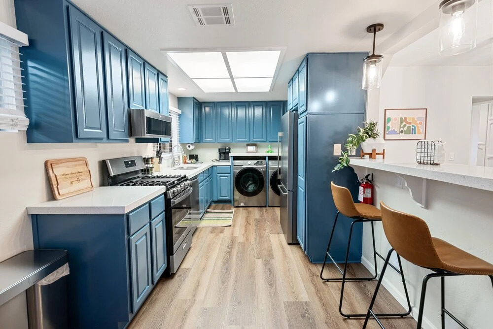 Badger Den - Located In The Heart Of The Village. Modern Aesthetics Meet Mountain Charm! 3 Bedroom Home