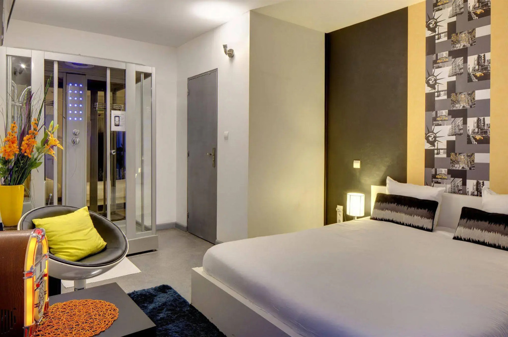 Hotel M