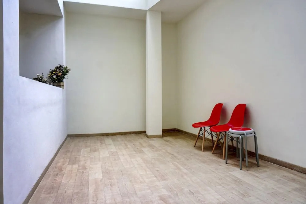 OYO 90629 The Home Srengseng