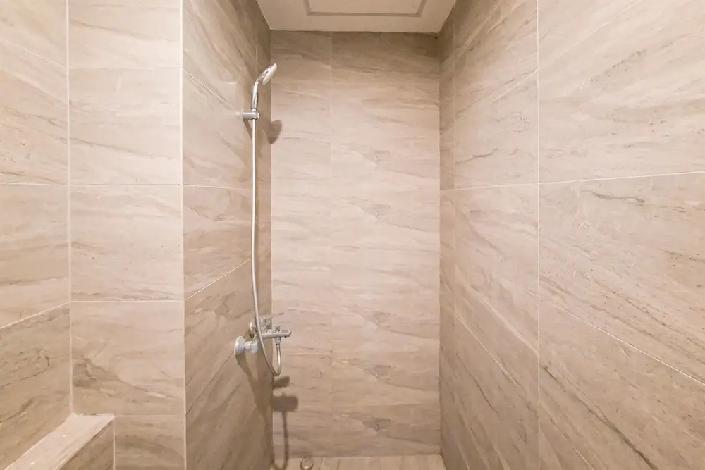 Simple And Tidy Studio Apartment Collins Boulevard