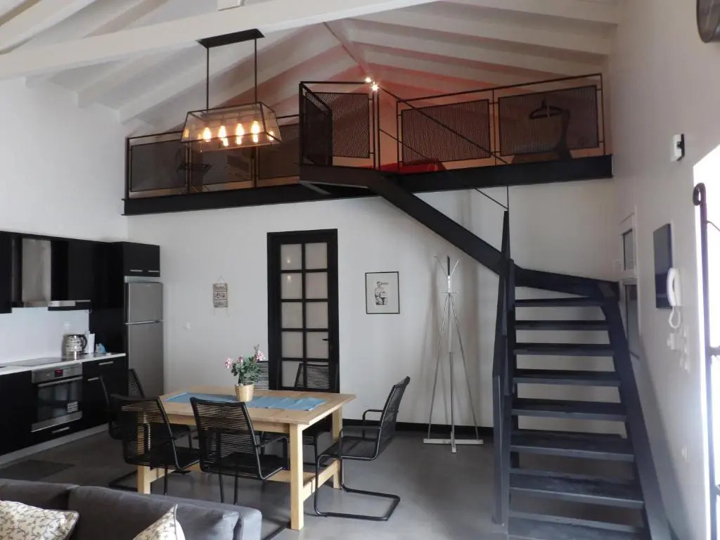 Apothiki House
