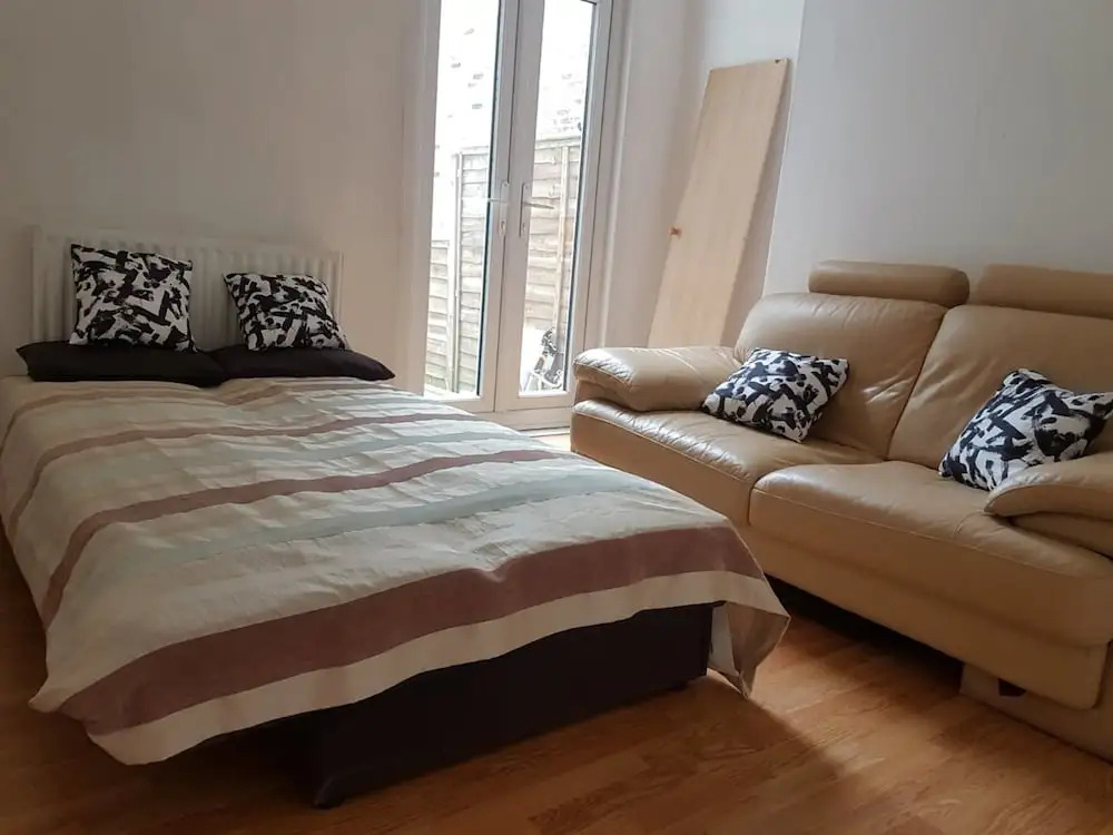 Convenient Catford Apartment