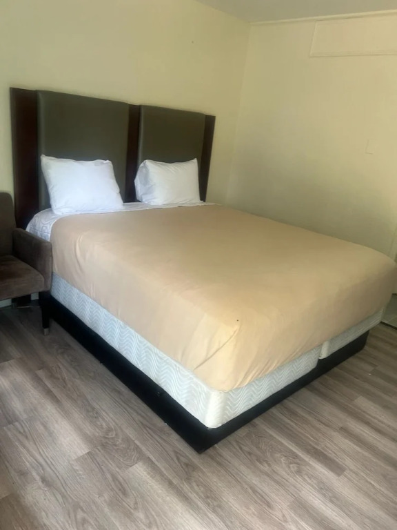 The Grand Motel Inn and Suite Louisville