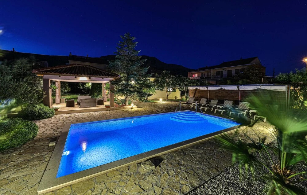 Nice Home in Kastel Kambelovac With Wifi and 3 Bedrooms