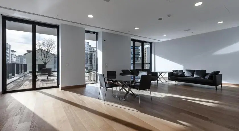 Aria Luxury in Skyscraper