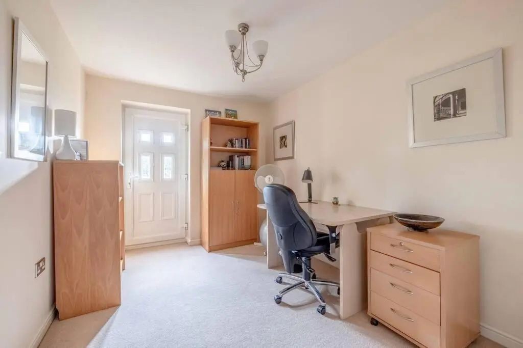 Cosy 2 Bed 2 Bath Central Windsor & Parking