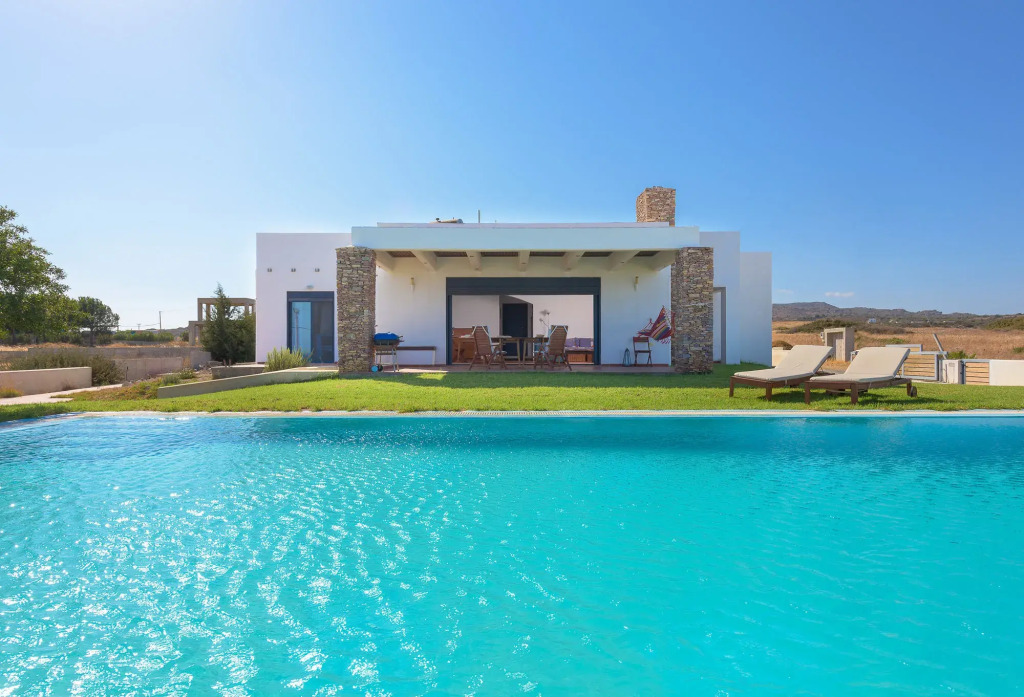 CRISTELIA SEAFRONT & POOL VILLA