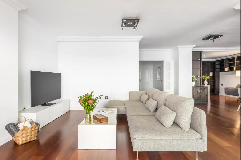 Spacious beach apartment with private parking