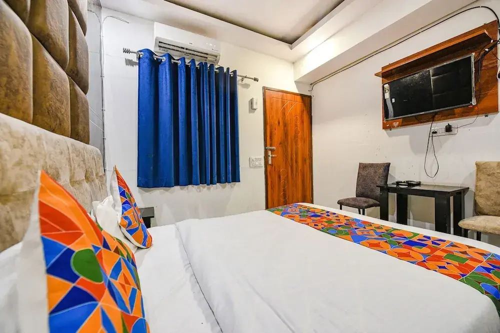 Fabhotel Ice Berg