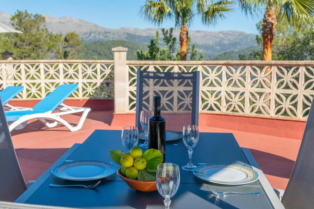VILLA MANZA - Charming country house with terrace and garden. Free WIFI.