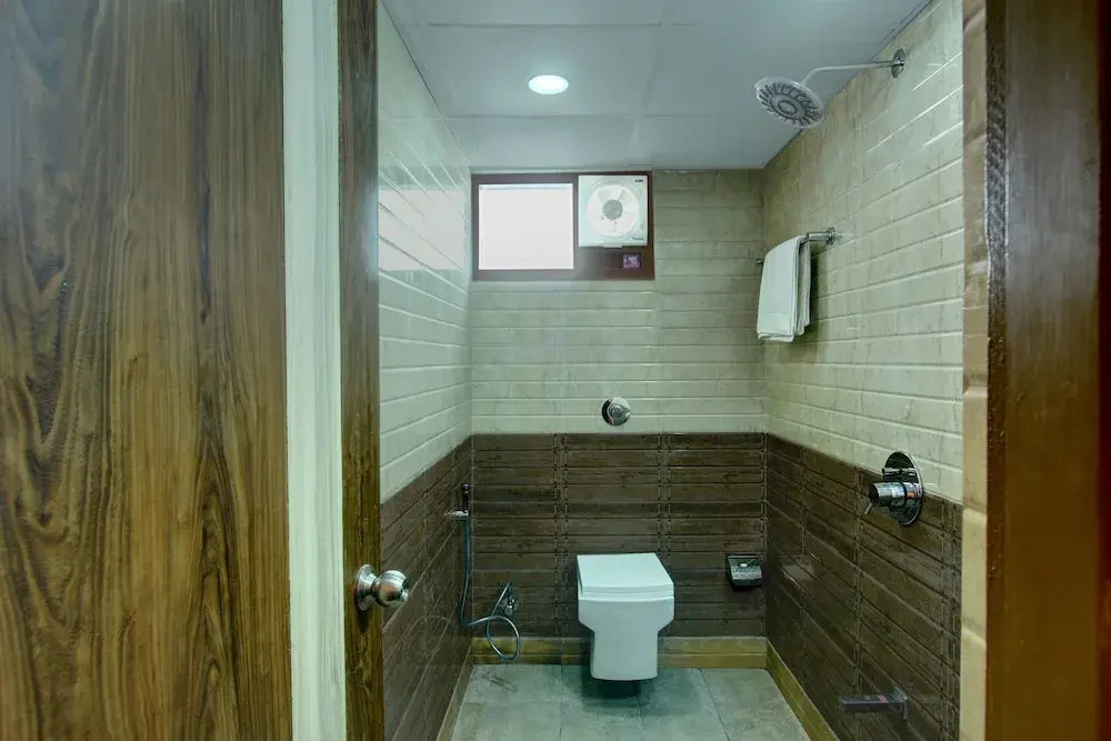 Oyo 27753 Kasa Luxury Inn