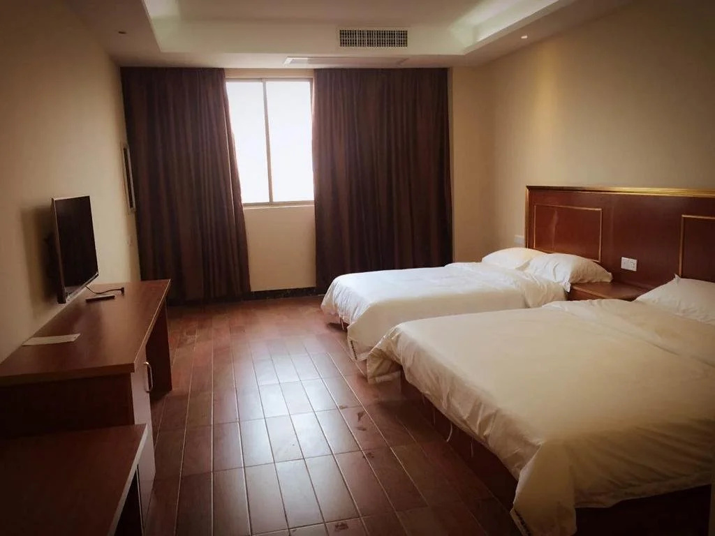 Q+ Nanxiong Xinhewan Business Hotel