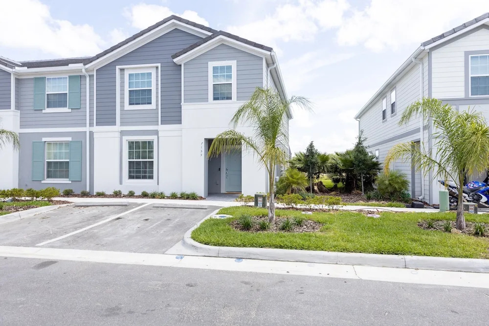 7155oml-solterra Resort 5 Bedroom Townhouse by RedAwning