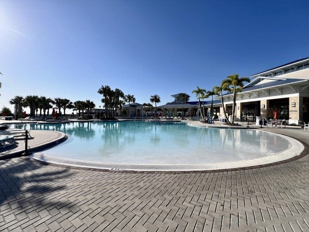 Luxurious Pool Home With Private Pool-2061lc 8 Bedroom Home by RedAwning