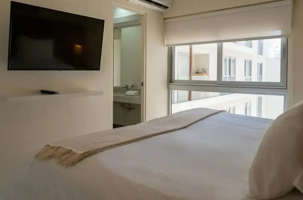 w Design-forward 2BR w Balcony in Miraflores