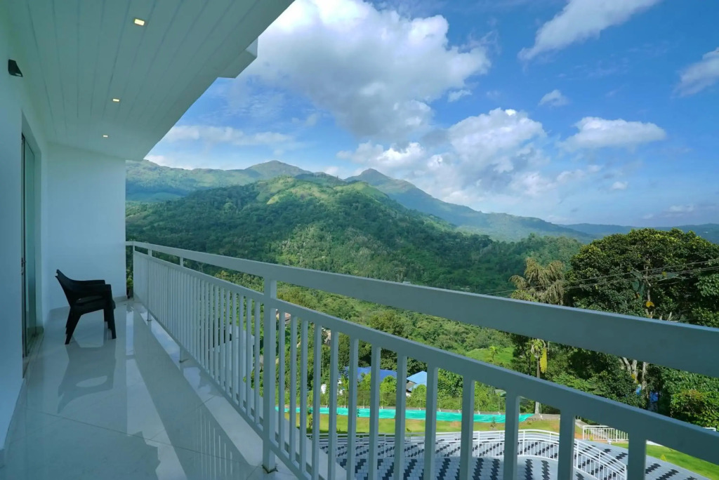 Moonline Resort