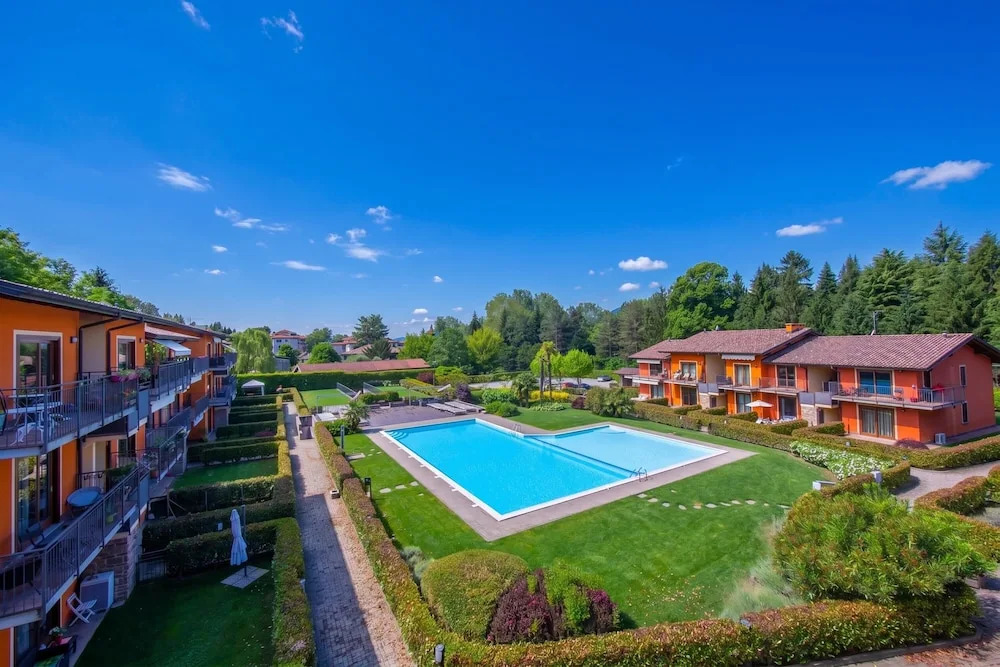 Lenni Apart. Swimming Pool and Lake