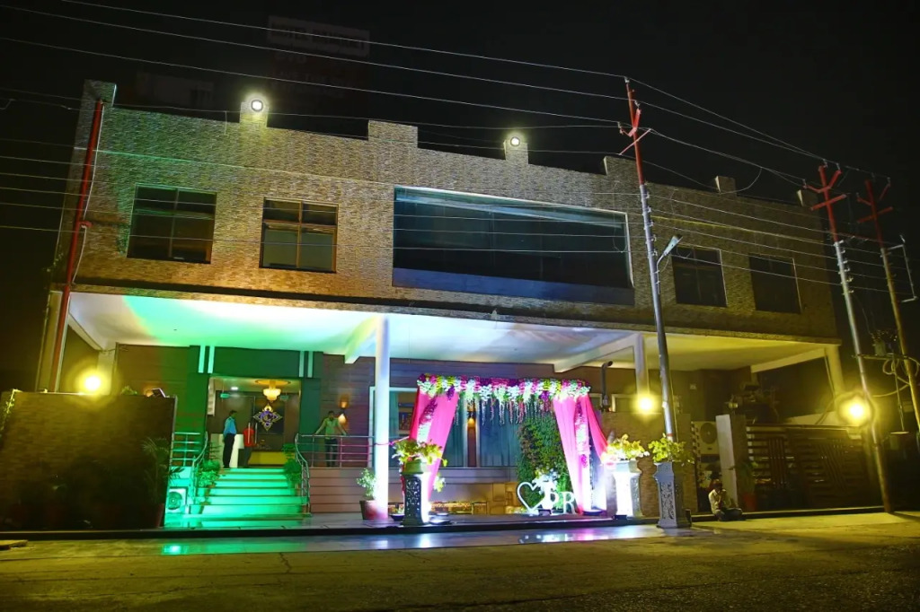 Hotel Crossroad