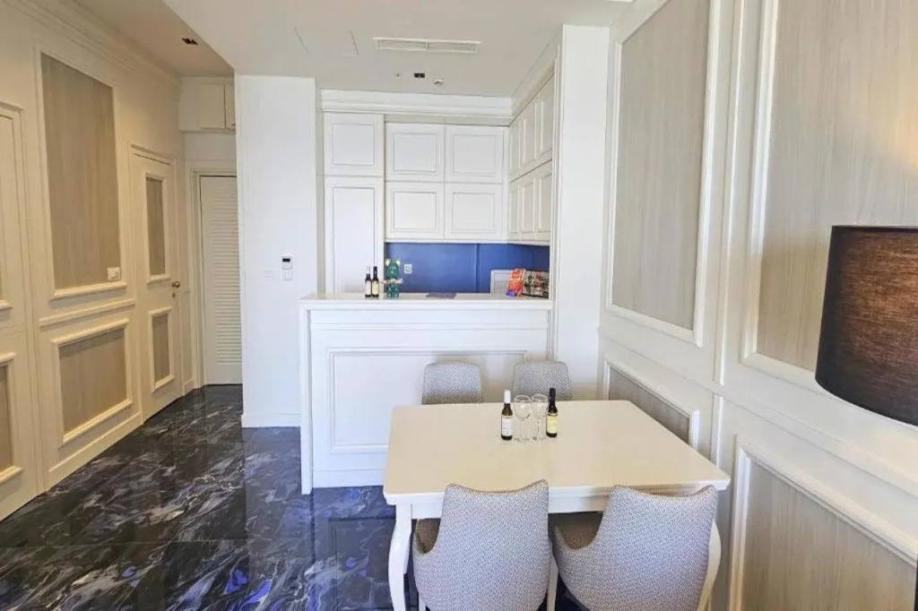 Royalis Suites Rafailovici - Beachfront Sea View Apartments