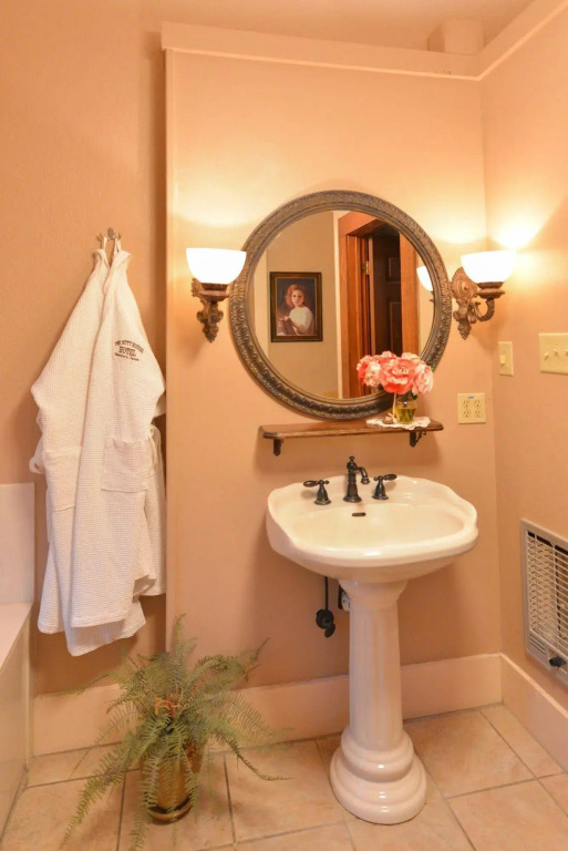 Nutt House Hotel
