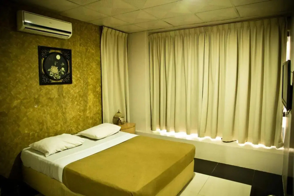 Golden Leaf Hotel Danga Bay