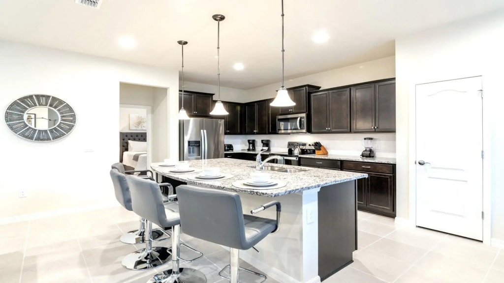 Modern Luxurious 5BR Home With Pool Near Disney Park