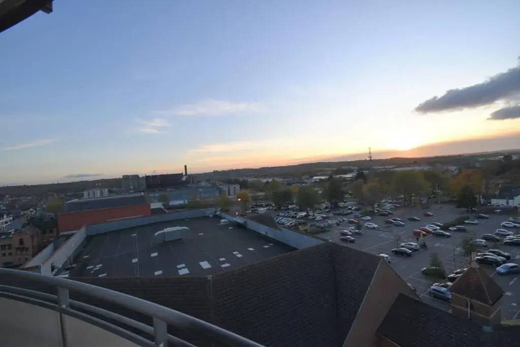 Pinnacle 2 - City Centre 2 Bedroom 2 Bathroom Apartment - with Balcony, Free Parking, Fast Wifi and Smart TV
