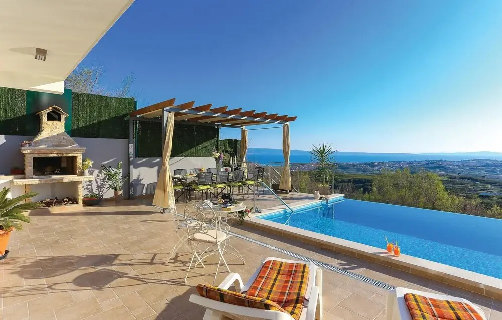 Luxurious Home In Kucine