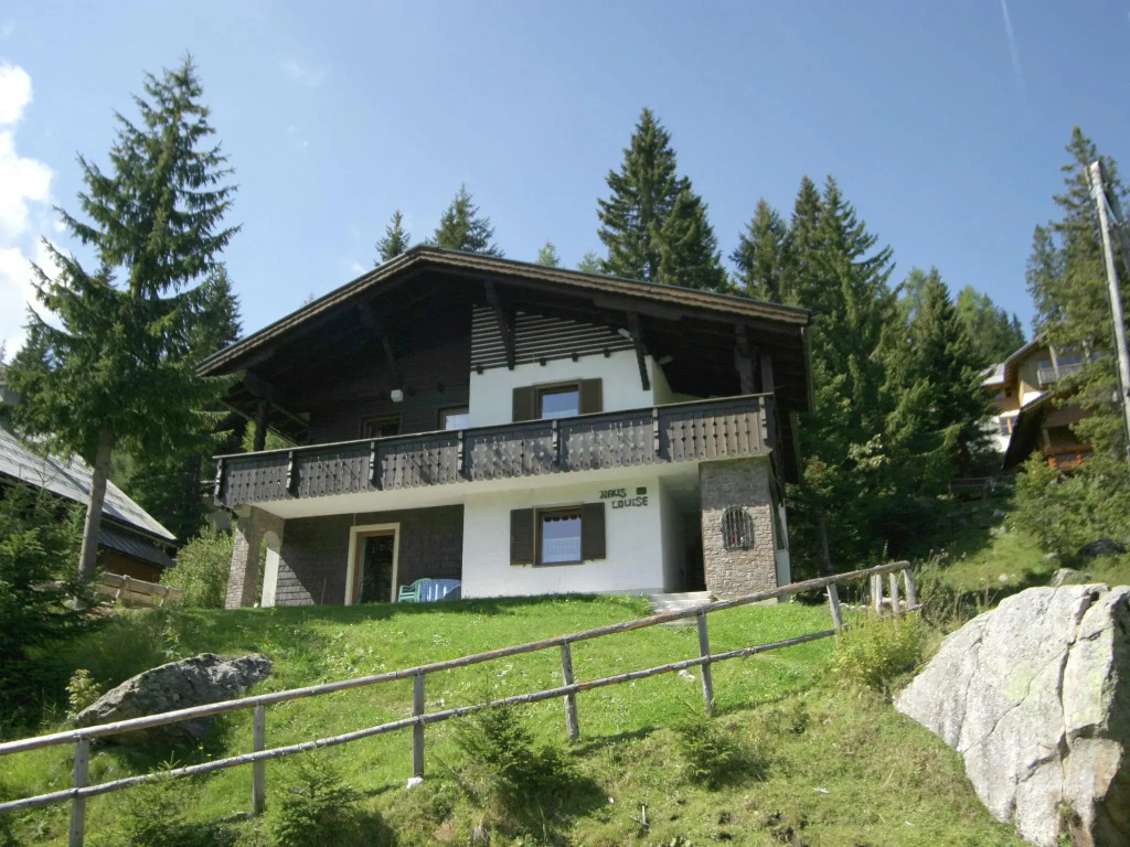 Holidayhouse in a pleasant area in Nassfeld with views of the mountains.