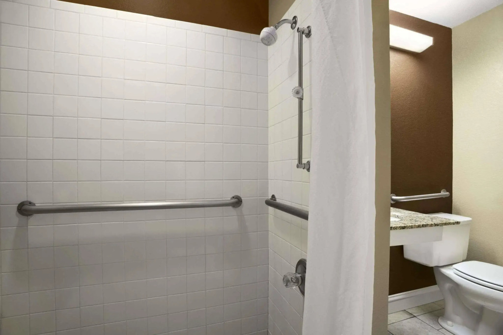 Quality Inn & Suites Longview I-20
