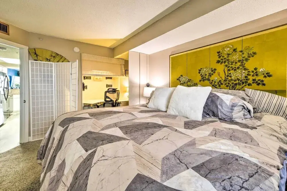Condo w/ 2 Pools + Hot Tub in North Myrtle Beach!
