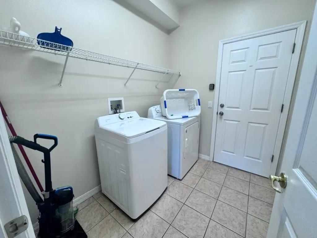 5 BR/3.5B Lake View, Pool, close to Disney : CL45, Kissimmee, US