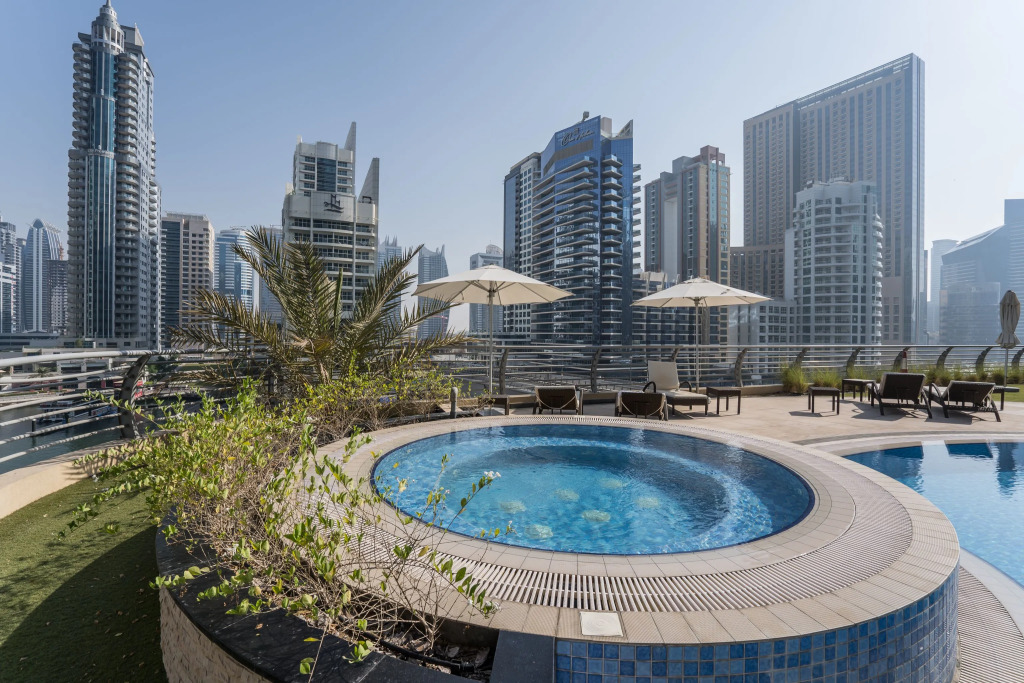 Views to the Marina floor 22 in Dubai Marina
