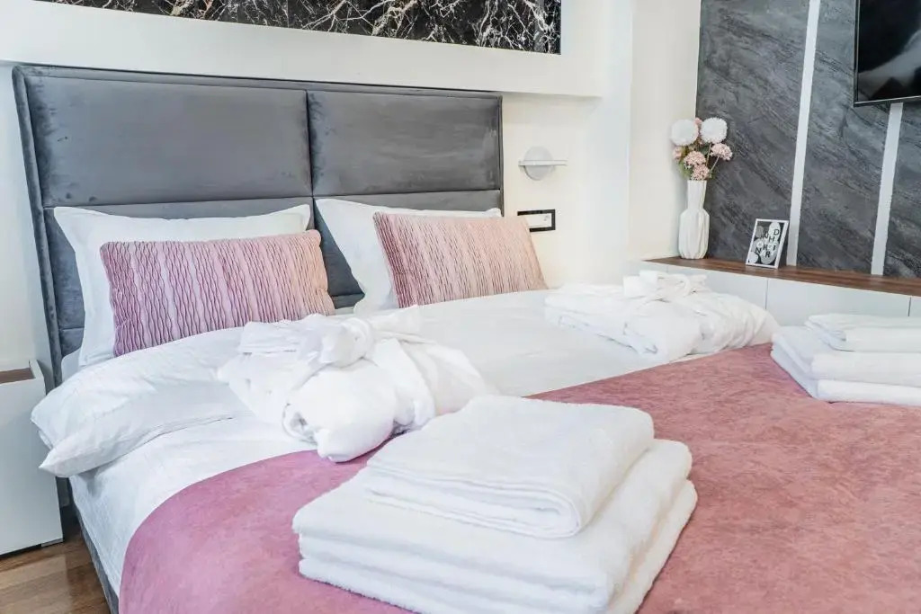 9 Nine - Luxury Apartments & Suites