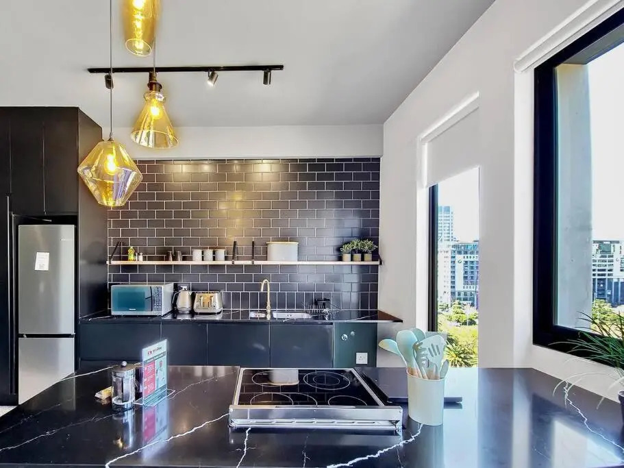 Stylish Studio Apartment with Rooftop Pool