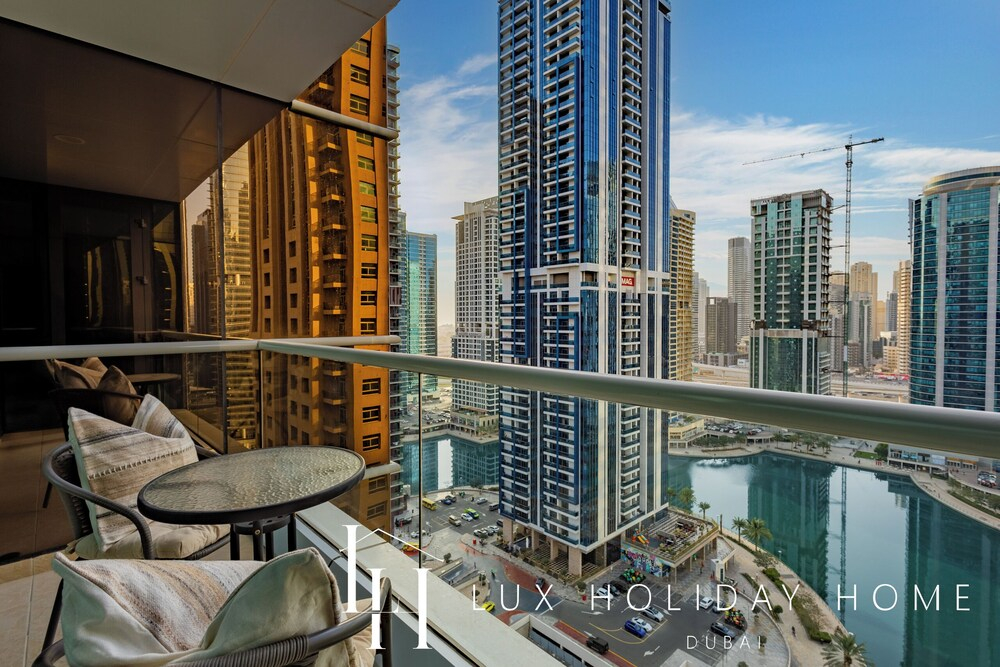 LUX The JLT Gold Crest Suite