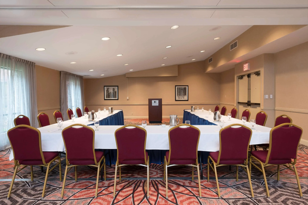 DoubleTree by Hilton Hotel Grand Rapids Airport