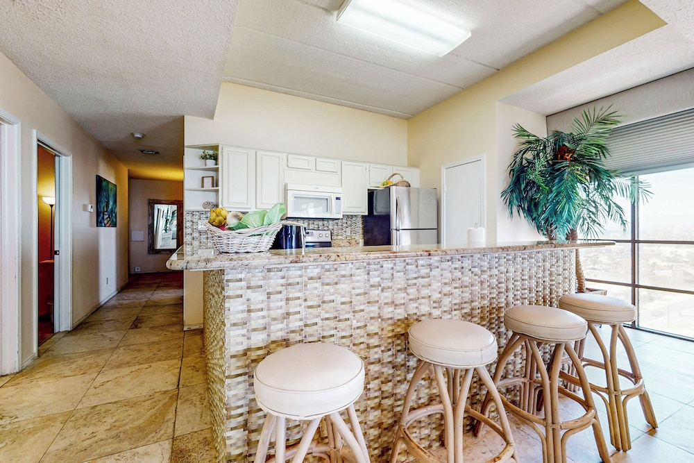 Shorefront Corner PH, 3br: Suntide III - Unit 1201