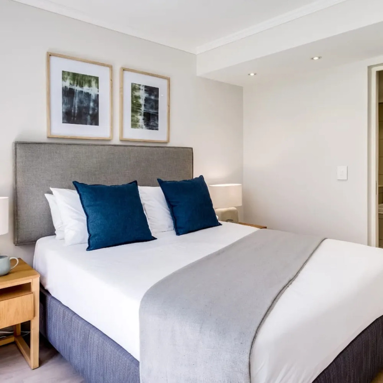 Tranquil Escape in Sea Point Aureto