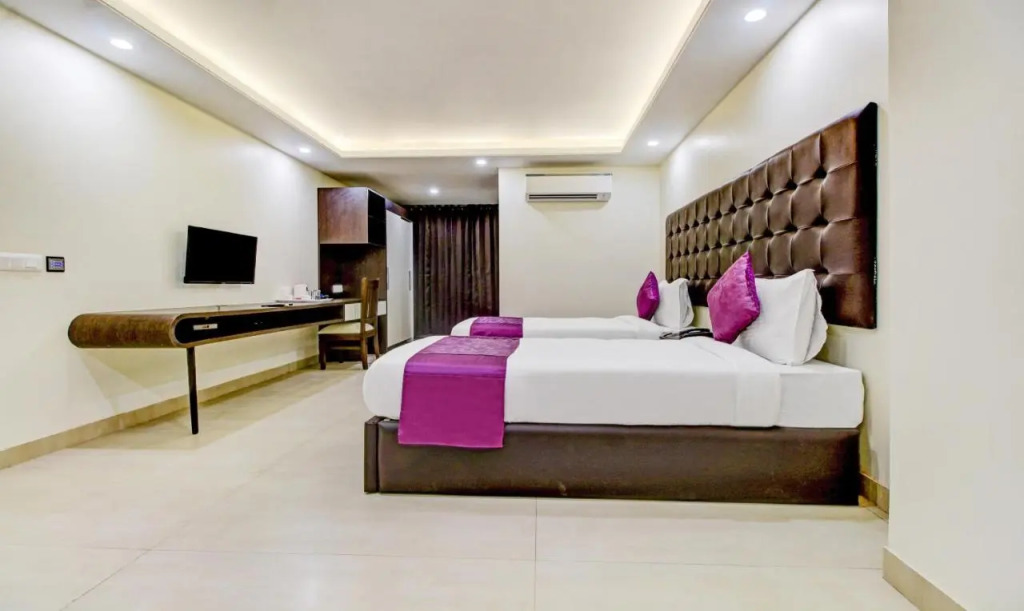 Hotel Mavens Orange Gurgaon